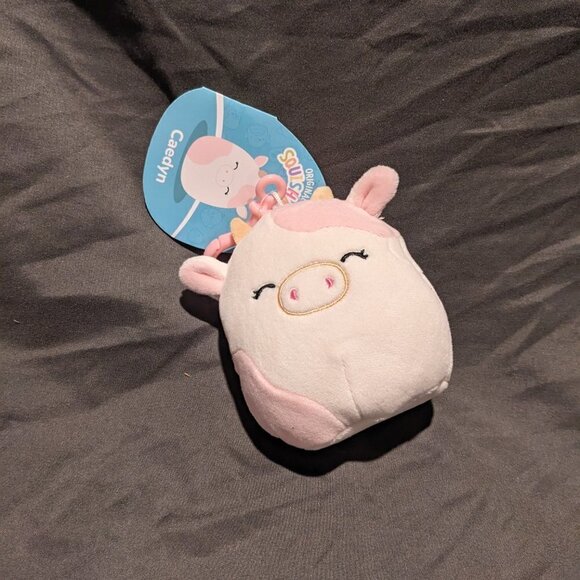 Squishmallows Caedyn the Pink Cow Clip-on Keychain - Picture 3 of 4